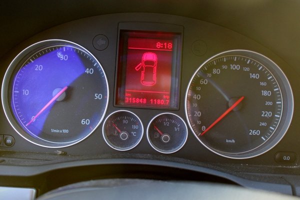 Klapa tył VW Golf V 1K 2005 1.9TDI BKC Hatchback 5-drzwi ( kod lakieru LD5Q)