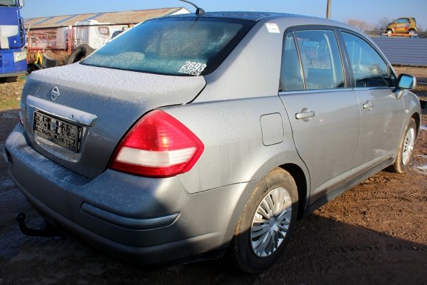 Kanapa Nissan Tiida C11 2007 Sedan