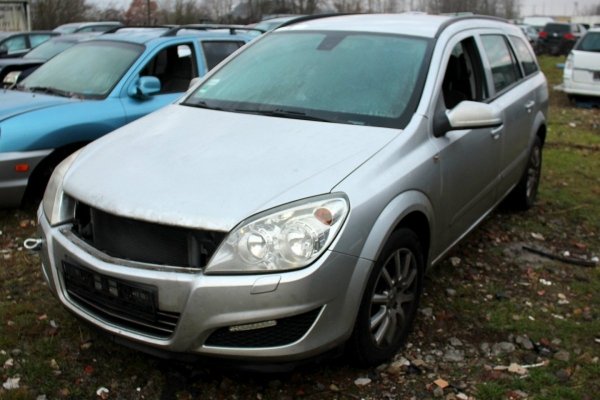 Zderzak przód Opel Astra H 2008 ( kod lakieru 2AU )