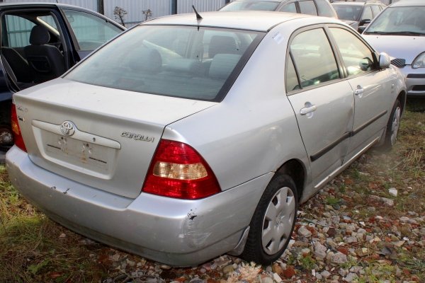 Listwa klapy bagażnika tył Toyota Corolla E12 2002 Sedan (kod lakieru: 199)