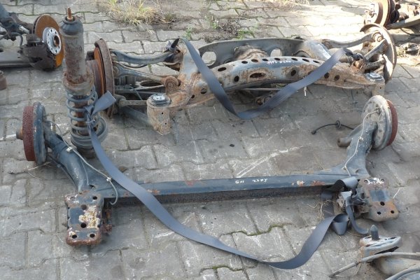 _Belka zawieszenie tył VW Golf III 1H 1997 1.9TDI 1Z Kombi (Bębny, Bez ABS)