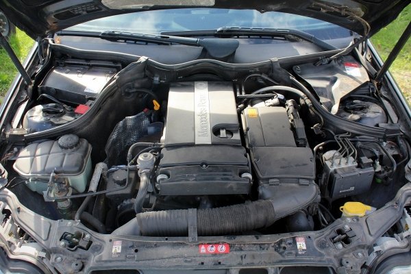 Pas przód wzmocnienie czołowe Mercedes C-klasa W203 Lift 2004 1.8 KOMPRESSOR 271940 Sedan 