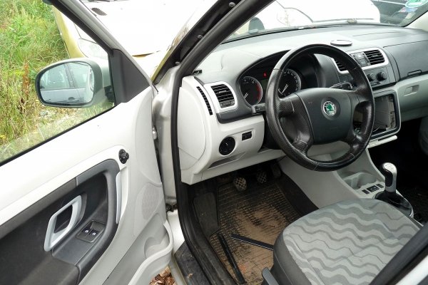 Szyba drzwi przód lewa Skoda Roomster 5J 2007 (2006-2010) 