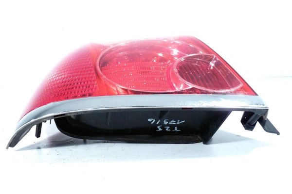 _Lampa tył lewa Toyota Avensis T25 2003-2006 Liftback