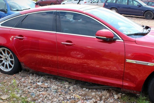 Pas przód Jaguar XJ X351 2012 3.0D Sedan