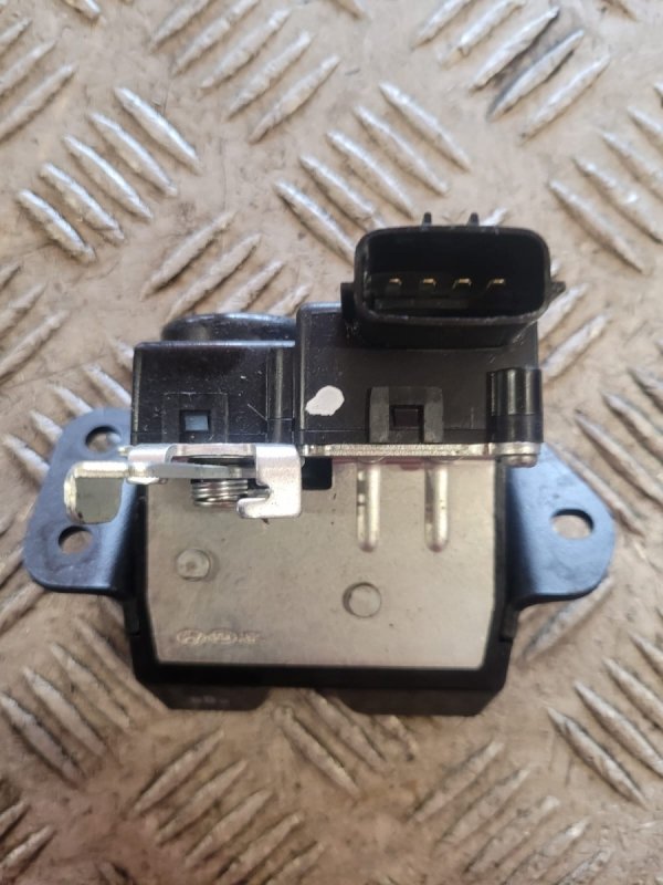 Zamek klapy tył Kia Carens FG 2008 4 pin