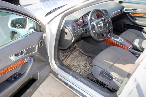 Sprężarka pompa klimatyzacji Audi A6 C6 2005 2.4i BDW Kombi