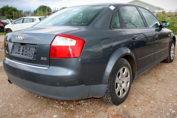 Audi A4 B6 2001 2.0i ALT Sedan [A]