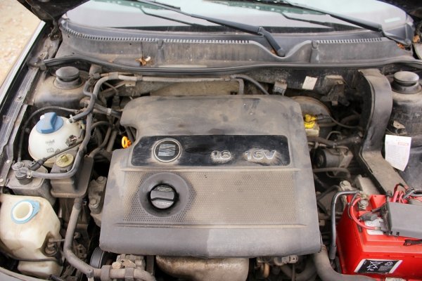 Błotnik przód lewy Seat Toledo II 2003 Sedan (LC9Z)