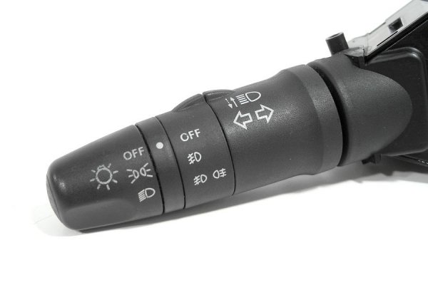 Przełącznik włącznik świateł kierunkowskazów Nissan Almera Tino V10 2002-2006 (wersja z halogenami)