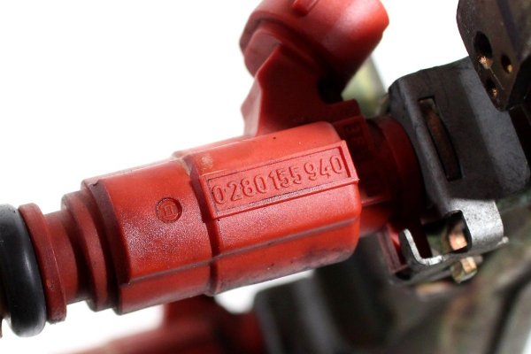 Listwa wtryskowa Nissan Almera N16 2000-2006 1.8i 16V