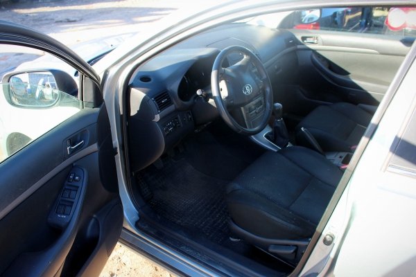 Drzwi przód prawa Toyota Avensis T25 2007 1.8VVTI 1ZZ Kombi