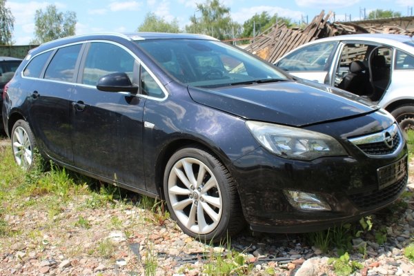 Fotel prawy Opel Astra J 2011 Kombi