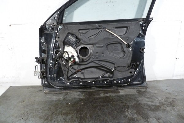 Drzwi przód prawe Audi A6 C6 2004 Sedan (Kod lakieru: LZ9W)