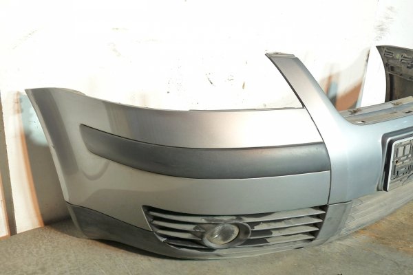 Zderzak przód VW Passat B5 Lift 2001 Sedan (kod lakieru: LD7W)