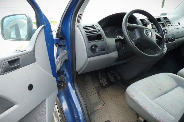 Stacyjka VW Transporter T5 2004 Bus