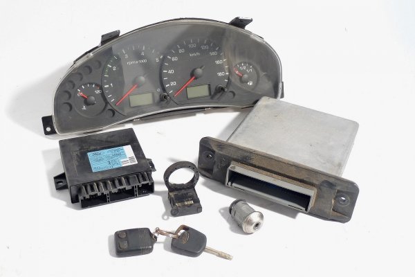 Komputer sterownik silnika immo licznik stacyjka  Ford Transit MK6 2.4 TDDI 2003 