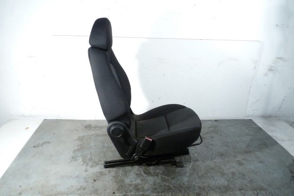 Fotel Kierowcy lewy Mitsubishi Colt CZ30 2008 Hatchback 3-drzwi