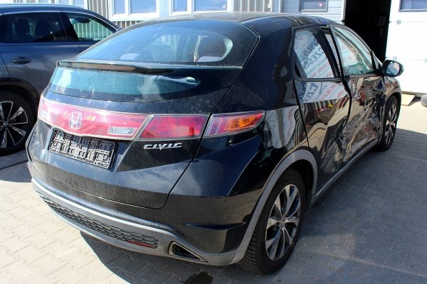 Blenda klapy bagażnika tył Honda Civic VIII FK 2006 1.8i-VTEC R18A2 Hatchback 5-drzwi