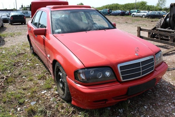 Mercedes C-Klasa C220 W202 1999 2.2CDI 611960 Sedan [B]