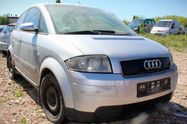Zamek klapy bagażnika tył Audi A2 2002 Hatchback 5-drzwi