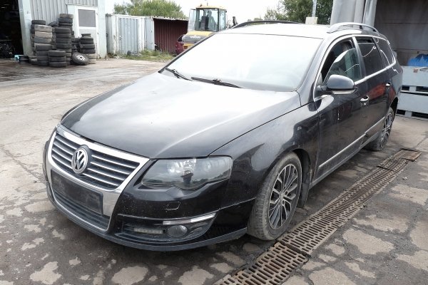 _Szyba drzwi przód lewa VW Passat B6 2007 Kombi 