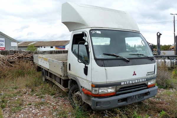 Zwrotnica przód prawa Mitsubishi Canter VI 2000 2.8TD 4M40-2AT 