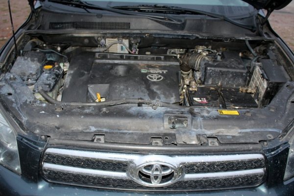 Zwrotnica przód prawa Toyota Rav4 III XA30 2006 2.2D-CAT 2AD-FHV Suv 5-drzwi 