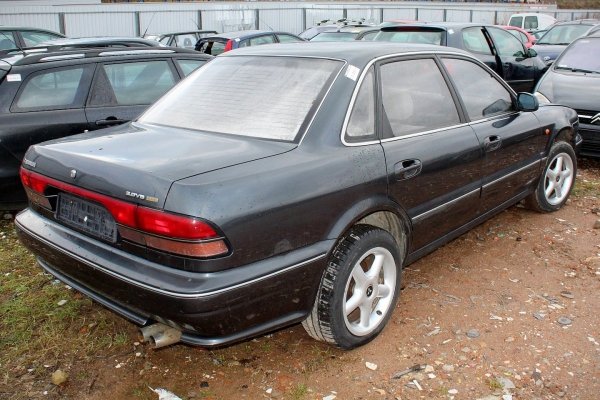 Maska pokrywa silnika Mitsubishi Sigma 1996 Sedan 