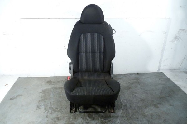 Fotel Kierowcy lewy Mitsubishi Colt CZ30 2008 Hatchback 3-drzwi