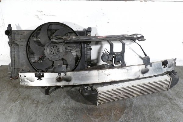 Pas przód + chłodnica wody + wentylatory Mercedes C-Klasa W203 2004 1.8i