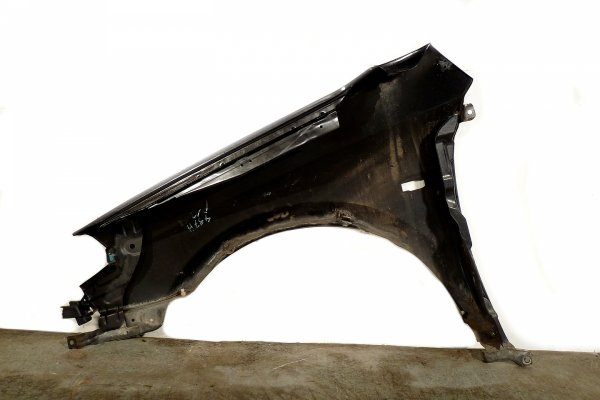 Błotnik przód prawy Nissan Primera P12 2003 (Kod lakieru: Z11) 