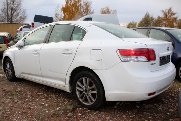 Lampa tył w klapę lewa Toyota Avensis T27 2009 Sedan