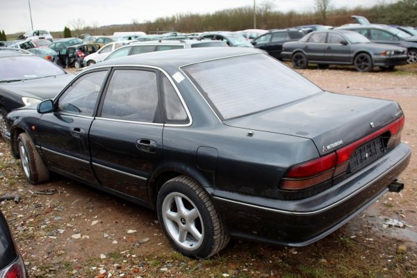 Przepustnica Mitsubishi Sigma 1996 3.0i V6