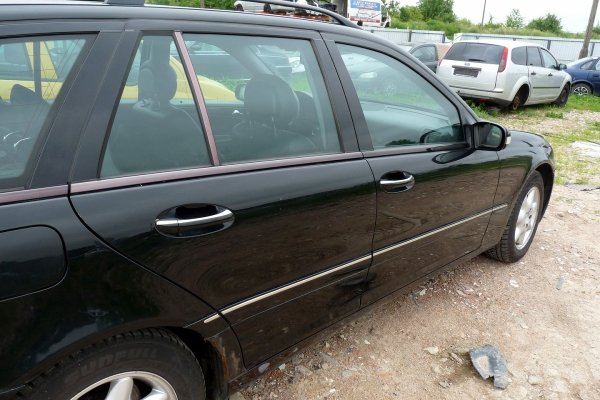 Szyba drzwi przód lewa Mercedes C-Klasa W203 2002 Kombi 