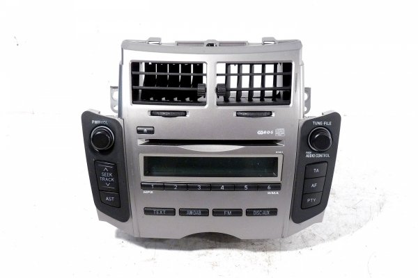_Radio Toyota Yaris II XP90 2010 Hatchback 5-drzwi 