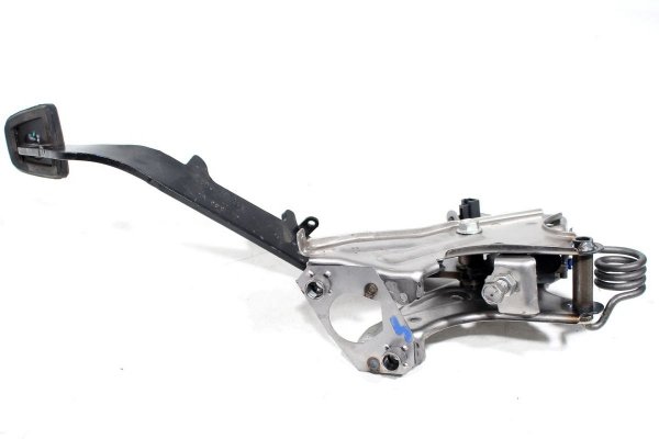 Pedał sprzęgła Toyota Avensis T25 2003-2008 