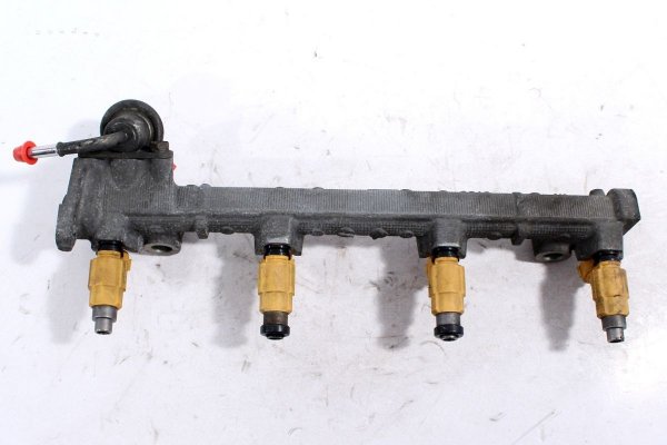 Listwa wtryskowa Mitsubishi Galant EA0 1996-2004 2.0i