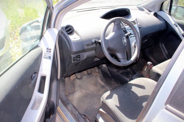 Podnośnik szyby przód prawy Toyota Yaris II XP90 2006 1.0VVTI 1KR-FE Hatchback 5-drzwi