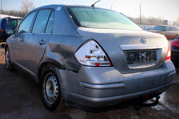 Zwrotnica przód prawa Nissan Tiida C11 2007 1.8i MR18 Sedan 