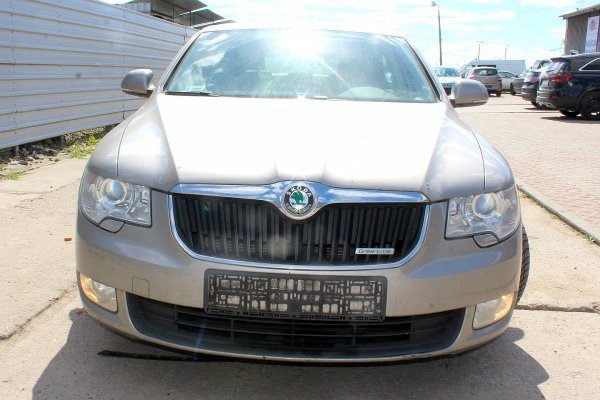 Błotnik przód lewy Skoda Superb 3T 2011 1.6TDI CAYC Liftback
