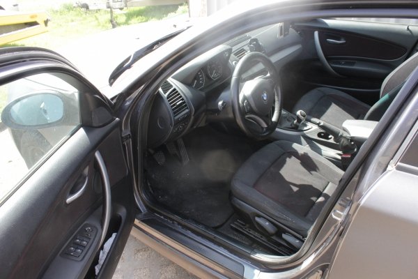 Zamek drzwi przód lewy BMW 1 E81 2008 1.6i N43B16 Hatchback 5-drzwi