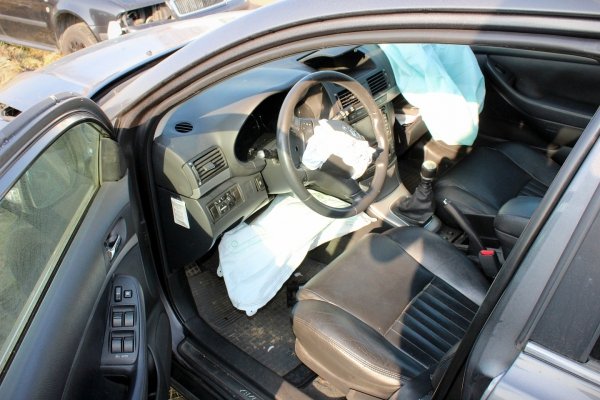 Szyba drzwi przód lewa Toyota Avensis T25 Lift 2008 Kombi