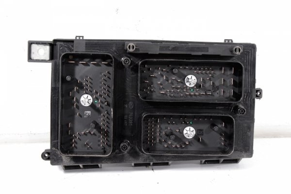 Puszka moduł bezpieczników Opel Astra H 2010 1.3CTDI Z13DTH