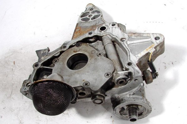 Pompa oleju Mitsubishi Carisma 1995-1999 1.6i 16V