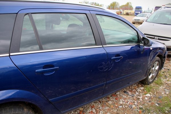 Zamek drzwi tył prawy Opel Astra H 2005 Kombi 