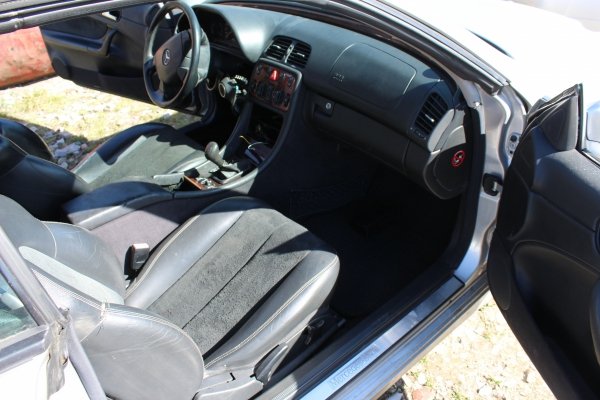 Mercedes CLK W208 1999 2.0i 111945 Cabrio [A]