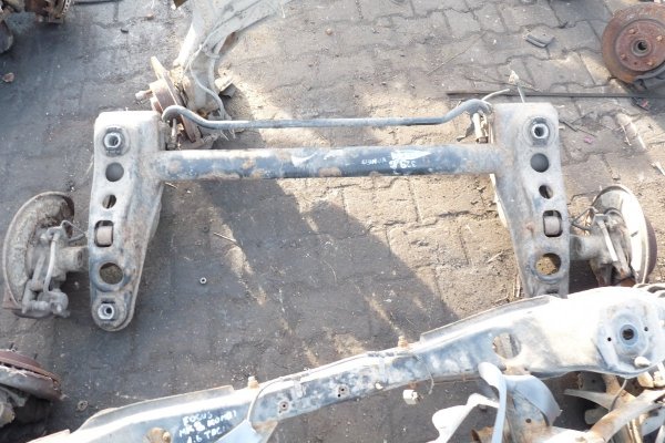 Belka zawieszenie tył Mercedes Vaneo W414 2002 1.7CDI 668914
