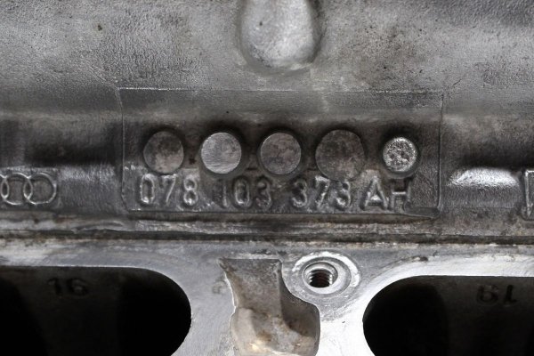 Głowica lewa VW Passat B5 1996-2005 2.8 V6 ACK
