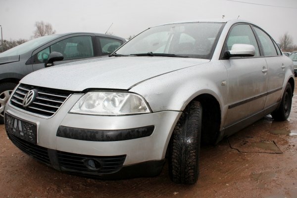 Zderzak przód VW Passat B5 Lift 2002 (Kod lakieru: LA7W)